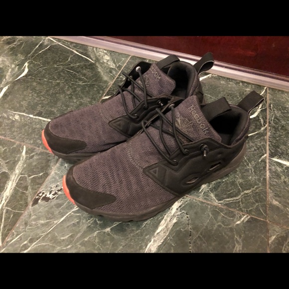 Reebok retro running shoes size 8 - Picture 1 of 3